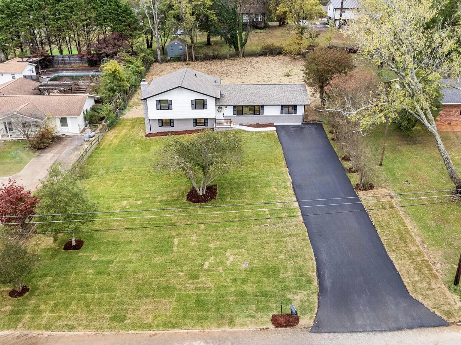 4 bed, 4.0 bath, 2300 sqft, $3,500 — Photo 4