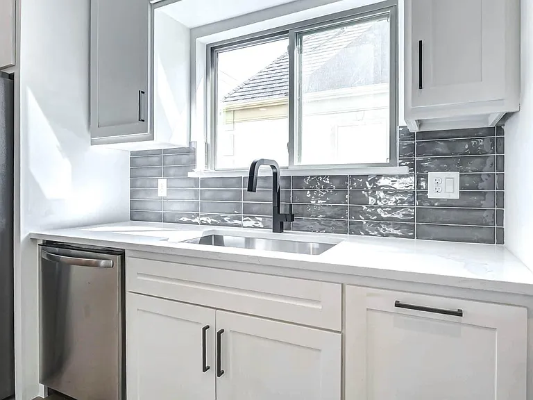5636 Dolores St — Photo 17