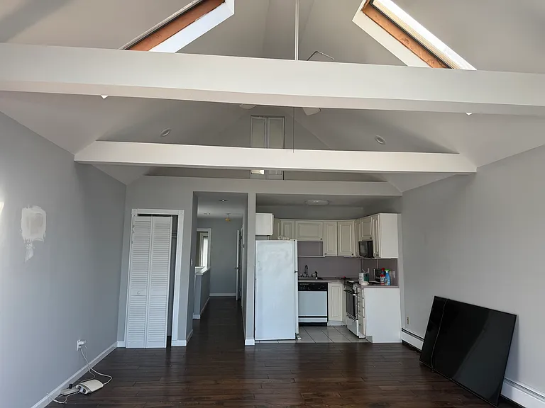1037 W Park Ave — Photo 1
