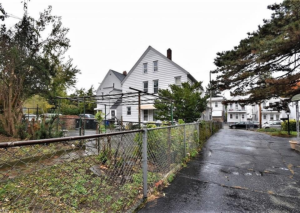 2nd image of 1931 E 123rd St
