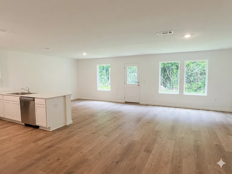 100 Bay Springs Blvd — Photo 4