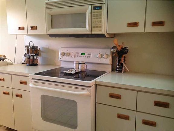 2nd image of 10315 NW 24th Pl APT 206
