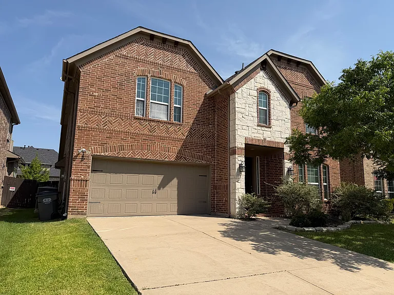 2417 Kingsgate Dr — Photo 1