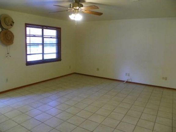 3rd image of 1234 Hillcrest Dr