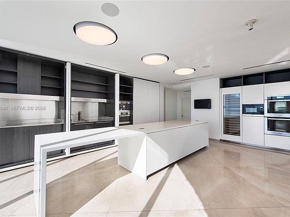 2nd image of 2020 N Bayshore Dr APT 4502