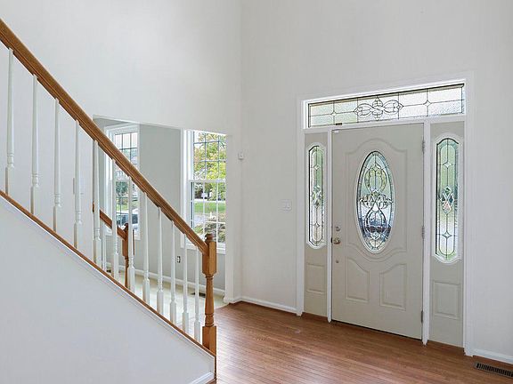 5th image of 10207 Waterford Dr
