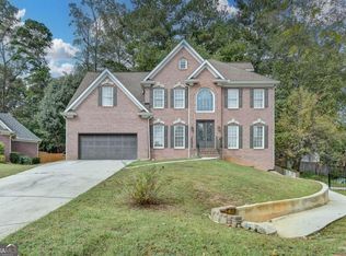 1015 Rowe Oak Cir, Lawrenceville, GA 30043