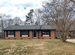 1090 Shalimar Dr, Winston Salem, NC 27107