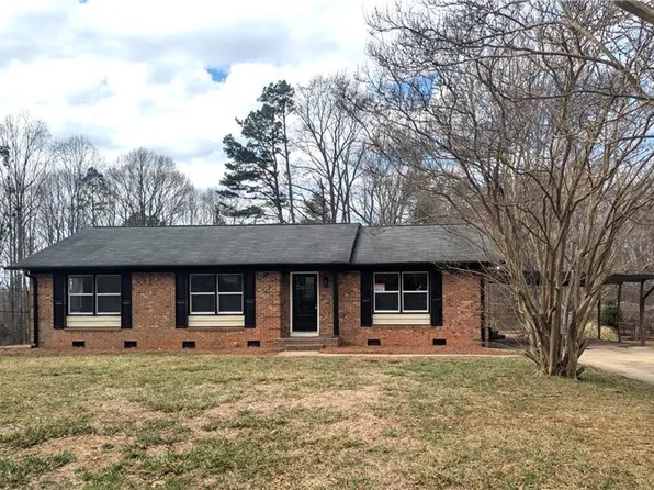 1090 Shalimar Dr, Winston Salem, NC 27107