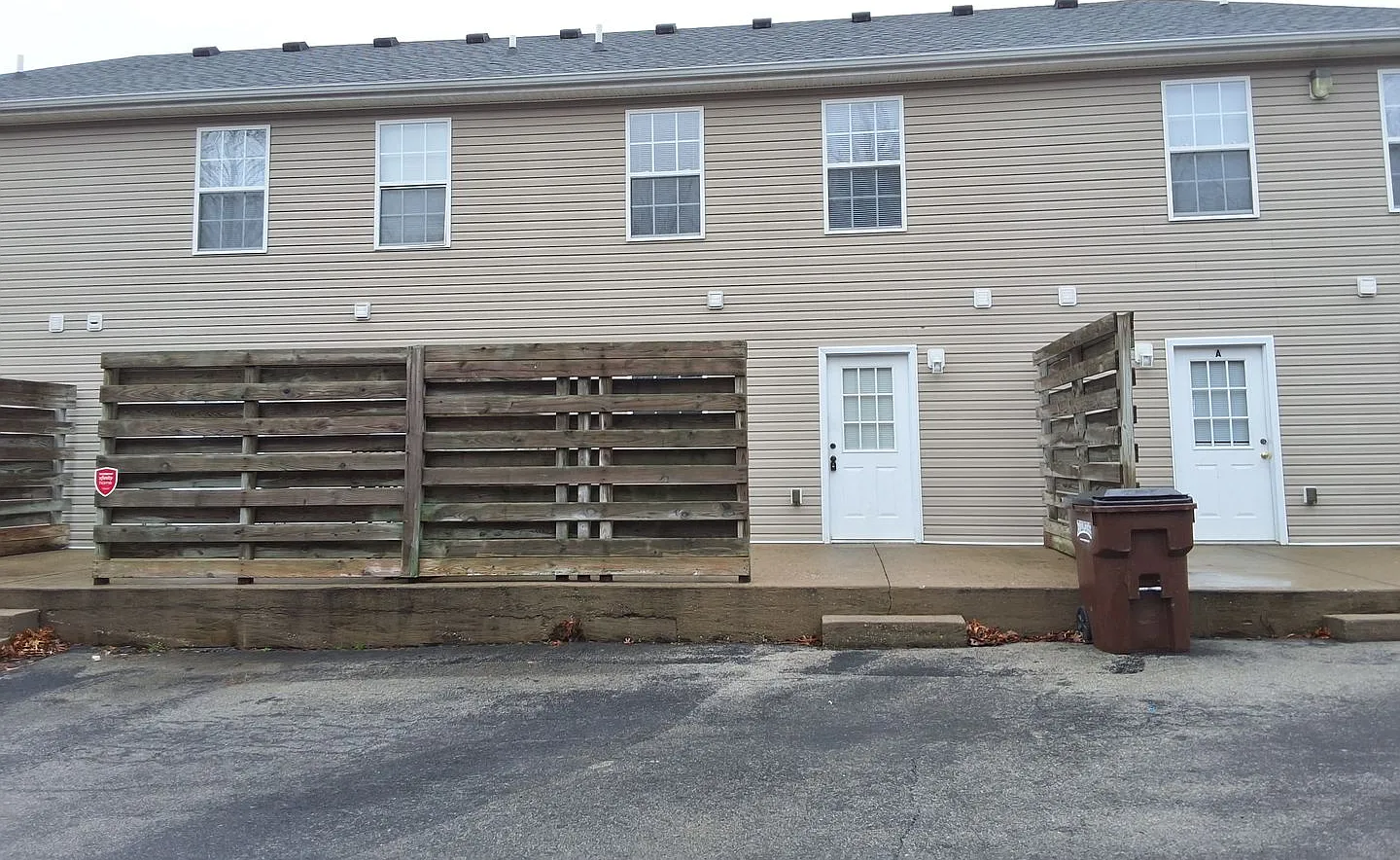 Beautiful Spacious 2 Bed Room, 1.5 Bathroom Townhome Located In Elizabethtown — Photo 2