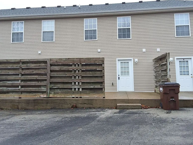 1111 Northridge Dr — Photo 2