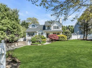 3 Quantuck Ct, Commack, NY 11725