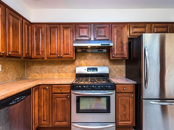 015_48_n_henry_street_3rd_floor-16
