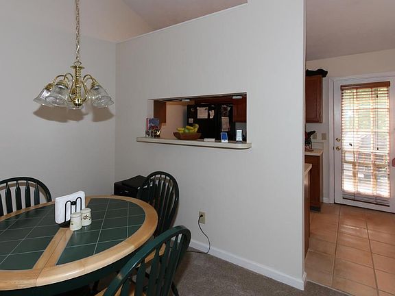 5th image of 8744 Olde Colony Trl #8