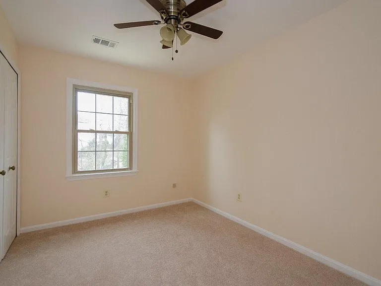 10336 Hampshire Green Ave — Photo 15