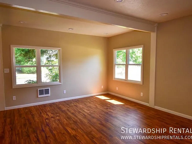 754 W 12th Ave #A — Photo 3