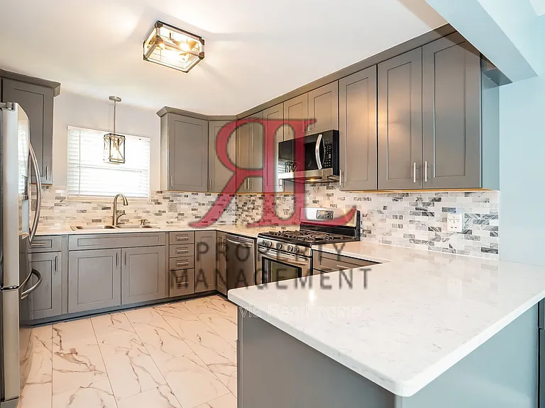 3501 Woodlawn Ave — Photo 7