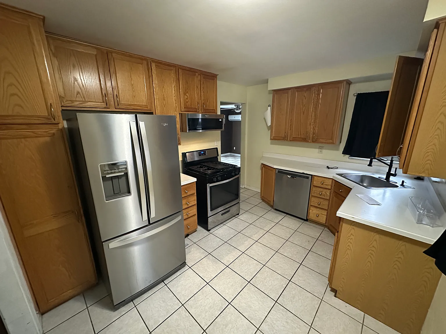 3 bed, 1188 sqft, $1,800 — Photo 2