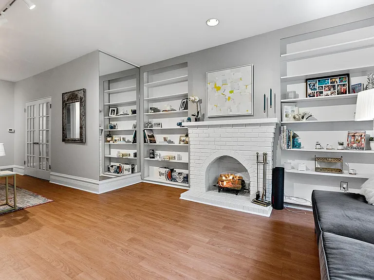 2434 N Burling St #1 — Photo 5