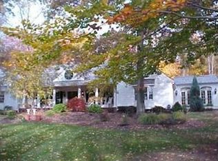 960 Old Barn Dr, Aurora, OH 44202