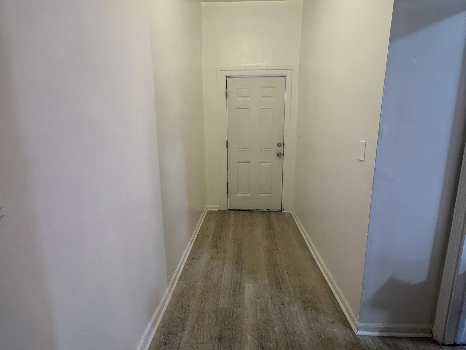 4 bed, 1.0 bath, 1200 sqft, $2,000 — Photo 4