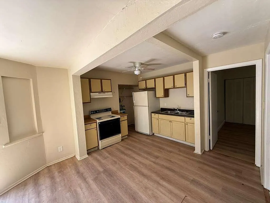 717 SW 2nd Ct — Photo 2
