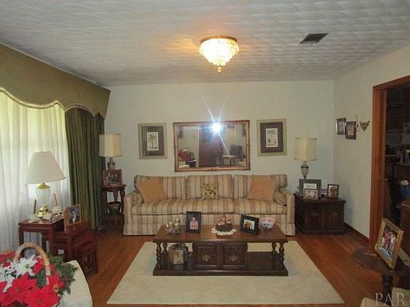 4th image of 6011 Syracuse Ct