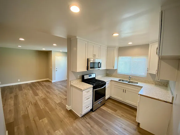 FOOTHILL VILLAGE — Photo 12