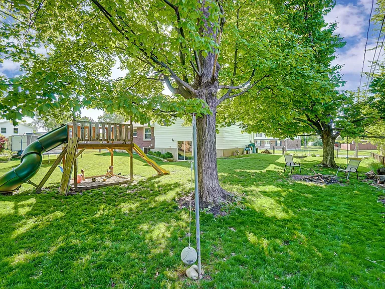 4216 Silver Oak St — Photo 45
