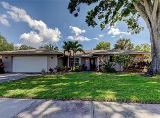 1041 Persimmon Dr, Palm Harbor, FL 34683