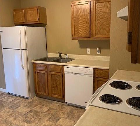 3rd image of 617 136th Ave APT 4