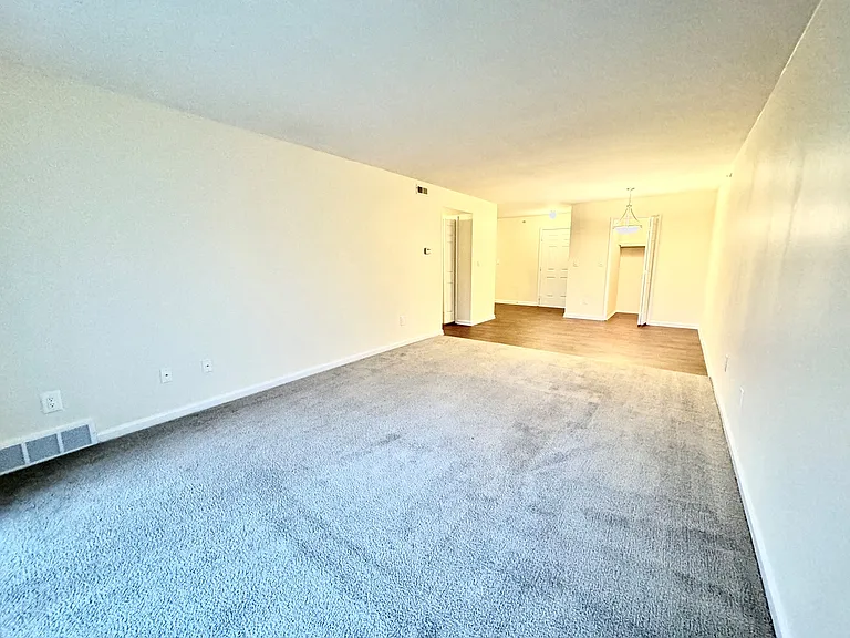 Lakeside Village Apartments — Photo 90