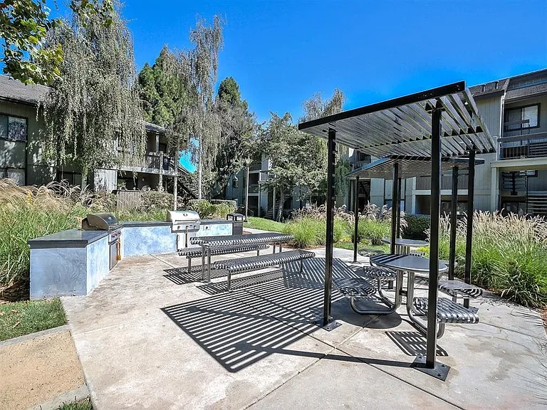 The Dutton Apartments — Photo 5