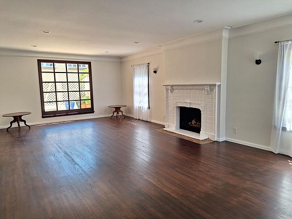 3rd image of 152 N Mansfield Ave