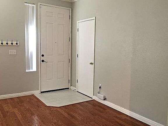 4th image of 8219 Gardenside Ct