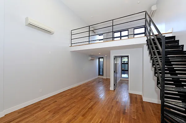 Rented by HCO NY | media 10