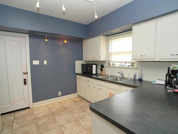 3rd image of 2146 Elbur Ave