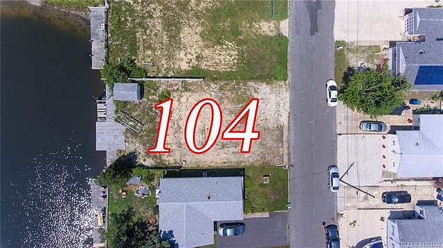 1st image of 104 E Delaware Dr