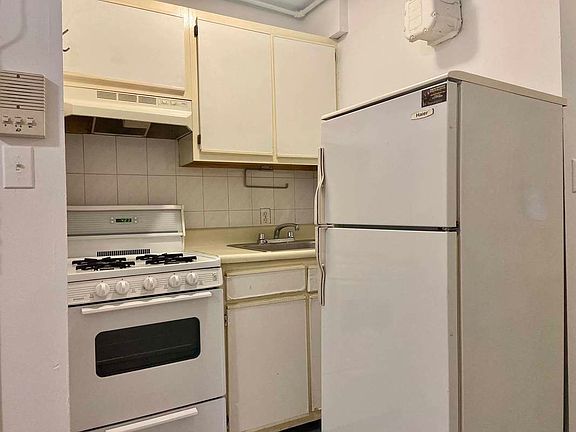 5th image of 160 Orchard St #4RR