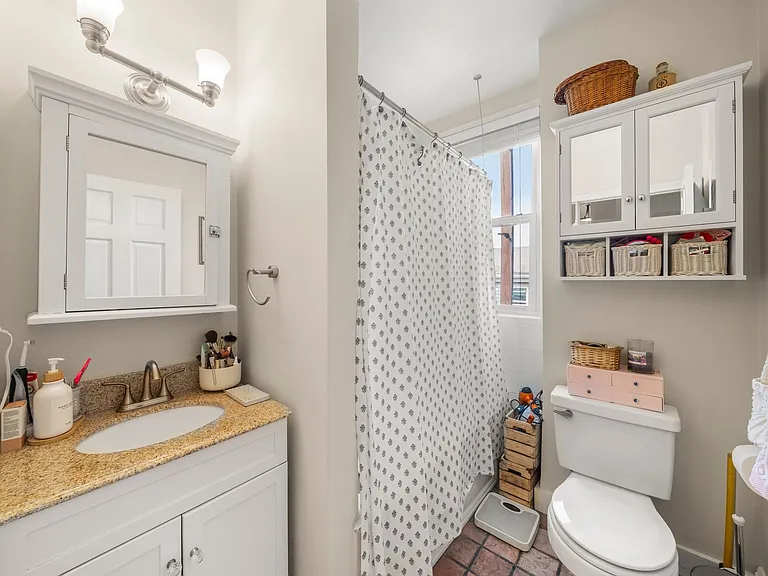 245 W 5th St #3 — Photo 2
