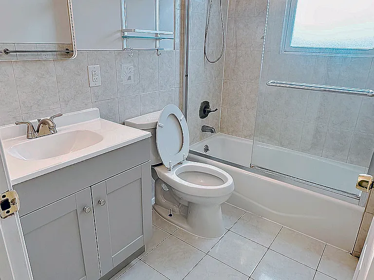 102 S 3rd St #3 — Photo 9