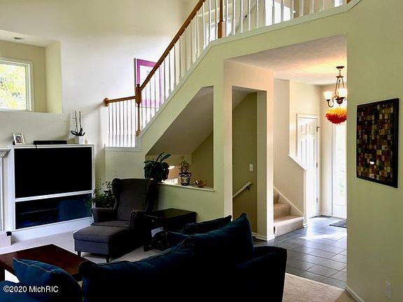 4th image of 1275 Bentwood Ct