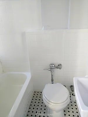 Rented by City Connections Realty | media 27