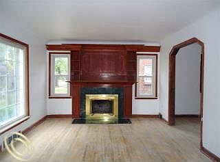 2nd image of 1630 Riverbank St
