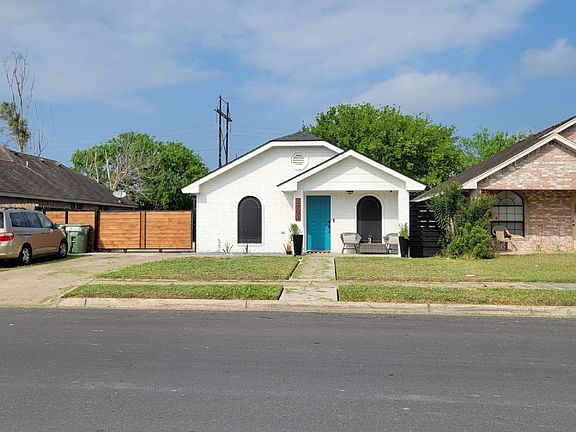 3rd image of 2703 El Mar St