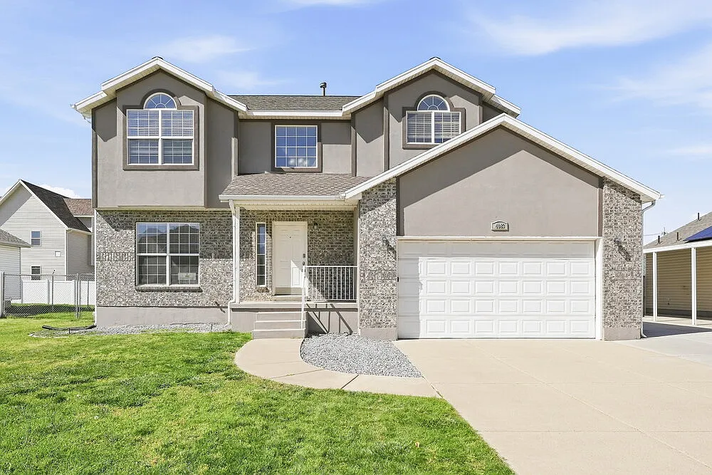 5 bed, 3.5 bath, 2770 sqft, $3,030 — Photo 1