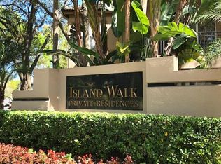 827 Normandy Trace Rd, Tampa, FL 33602