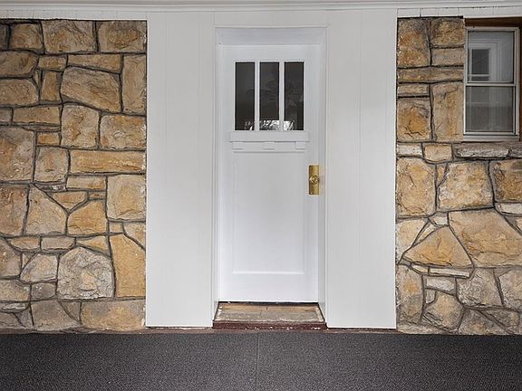 3rd image of 3550 NW Edgewater Trl