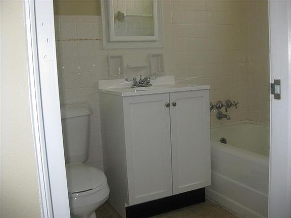 3rd image of 19 Avenell Ln