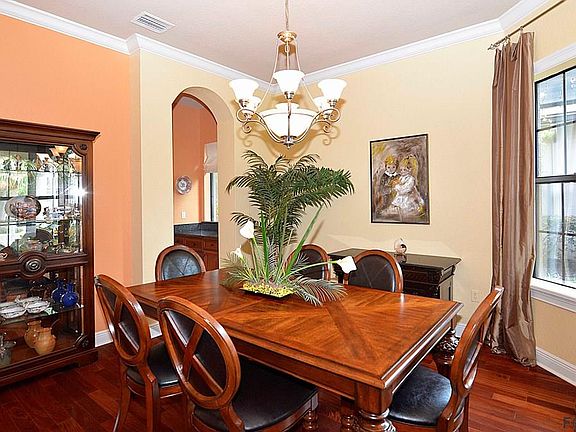 2nd image of 5 Jasmine Dr